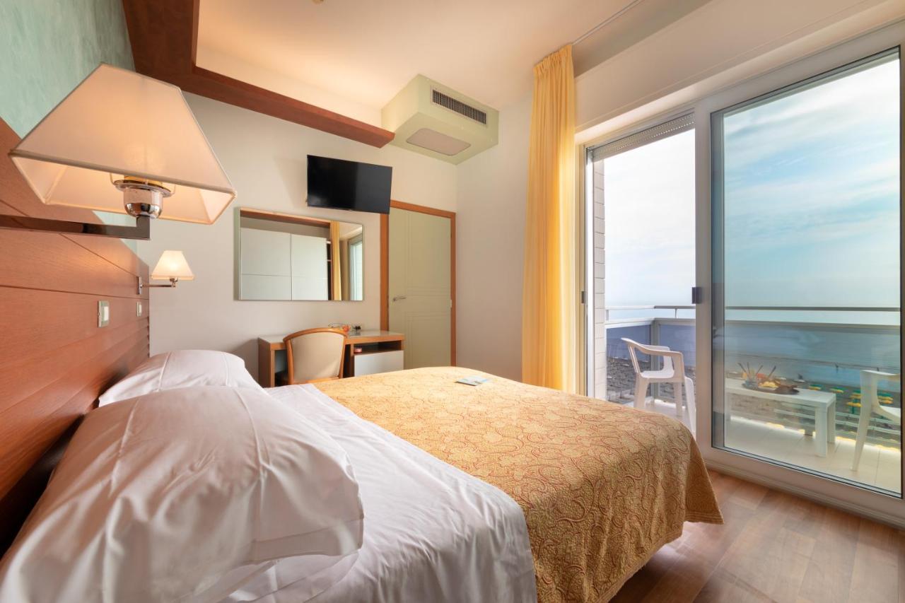 Hotel Margareth Риччоне Экстерьер фото