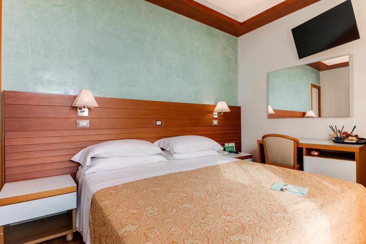 Hotel Margareth Риччоне Экстерьер фото