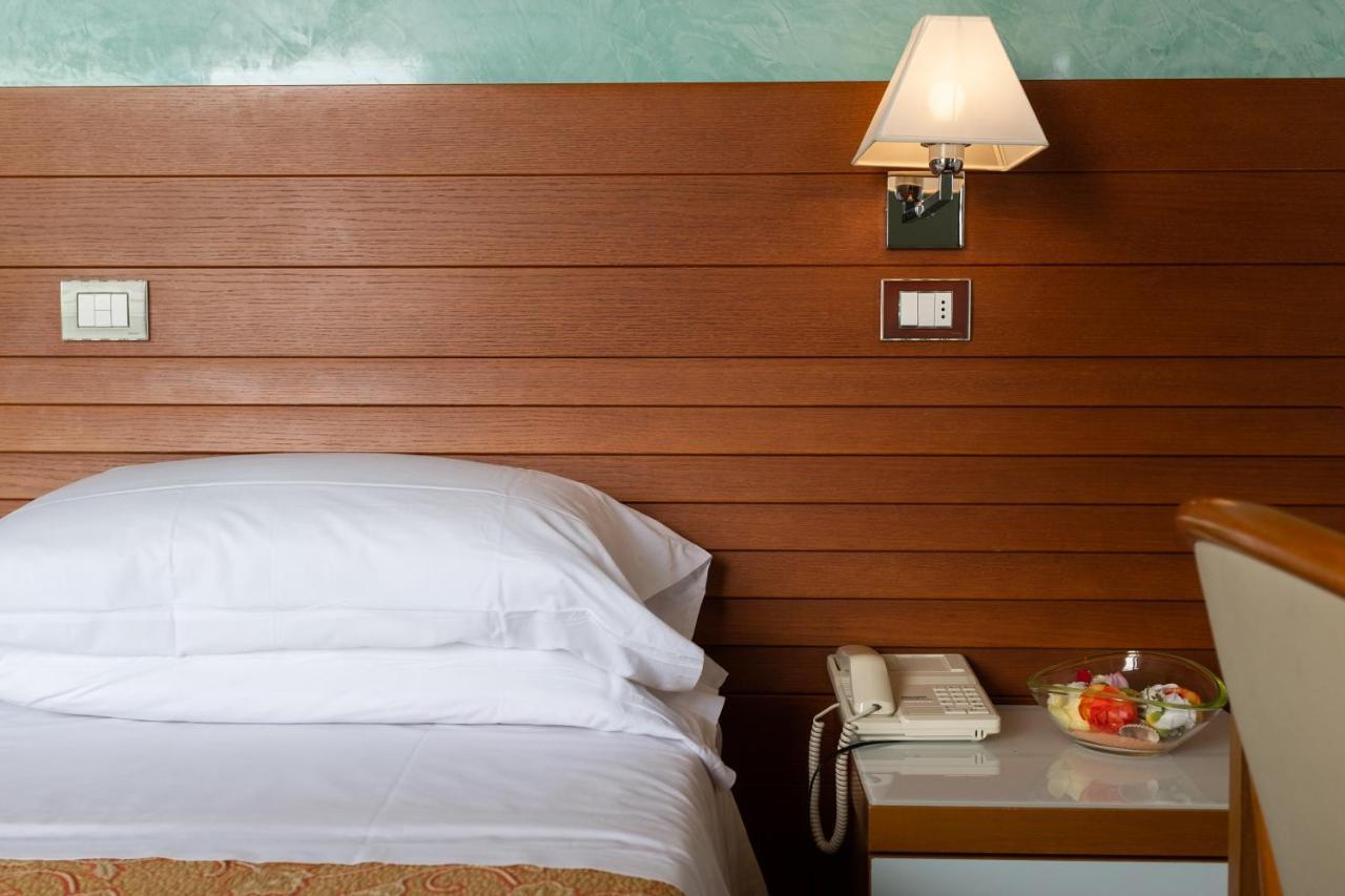 Hotel Margareth Риччоне Экстерьер фото
