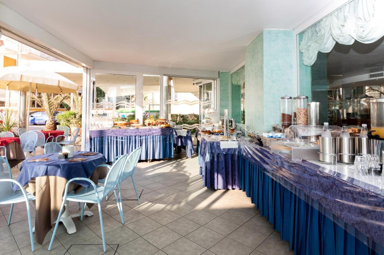 Hotel Margareth Риччоне Экстерьер фото