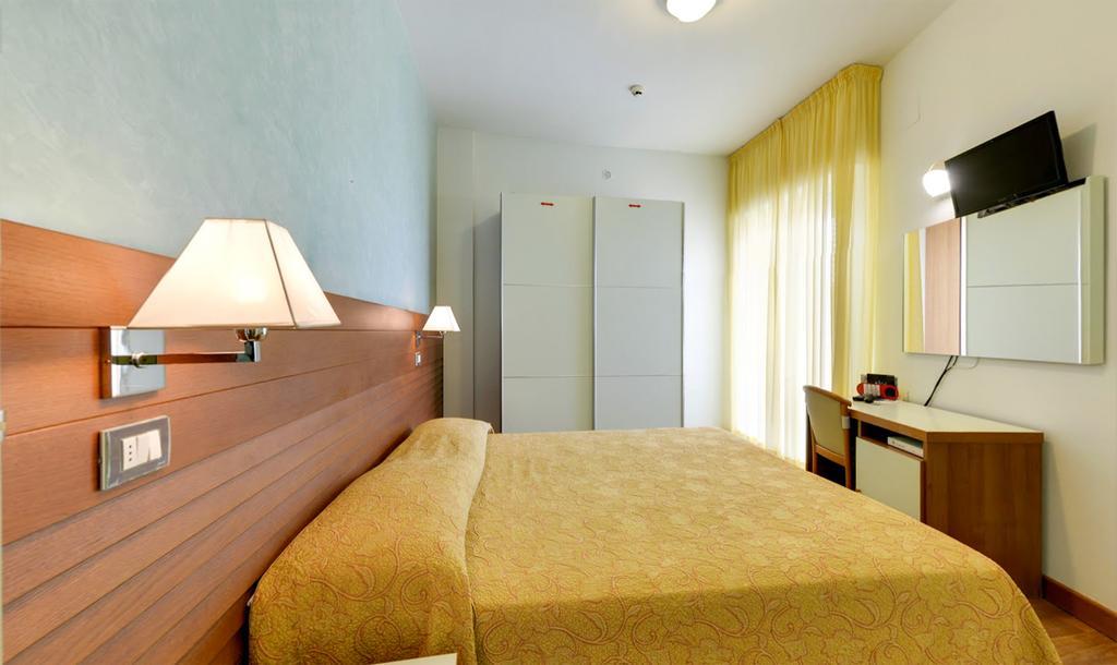 Hotel Margareth Риччоне Экстерьер фото