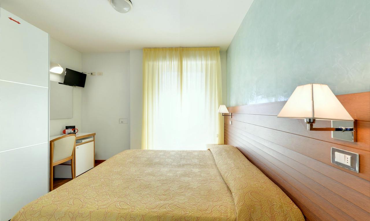 Hotel Margareth Риччоне Экстерьер фото